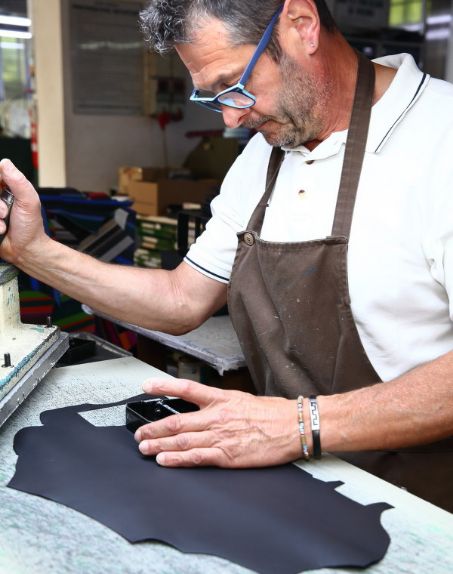 画像：イタリアの熟練した職人によるものづくり